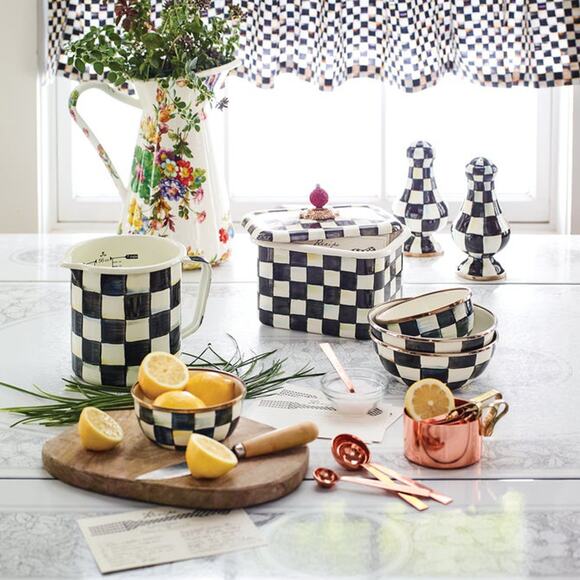 MACKENZIE-CHILDS 7 Cup Measuring Cup in Courtly Check - Picture 2 of 8